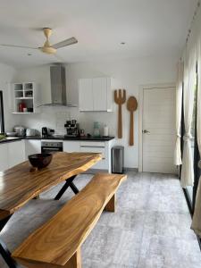 Villa Manuia - 4 Bed Pool Villa - 500m To The Beach