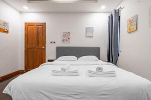 Thai Mei 3B near Hollywood