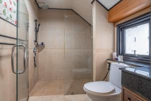 Thai Mei 3B near Hollywood