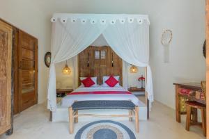 Luxury 3BR Villa Daenerys Pool Ricefield Family-Friendly Near Canggu