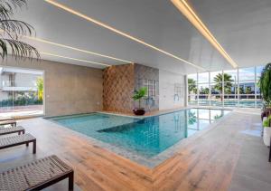 Casa Particular 4 dormitórios em Resort Luxo