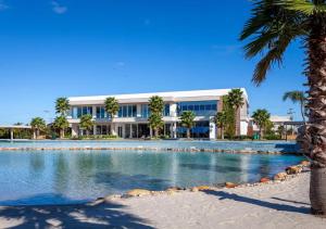 Casa Particular 4 dormitórios em Resort Luxo