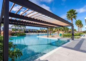 Casa Particular 4 dormitórios em Resort Luxo