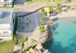 Casa Particular 4 dormitórios em Resort Luxo