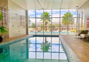 Casa Particular 4 dormitórios em Resort Luxo