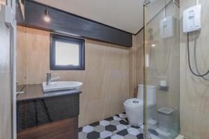 Thai Me22 3B near Hollywood