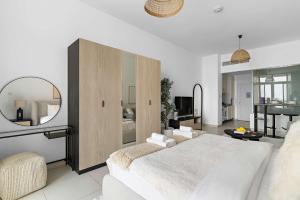 Silkhaus Seaside Studio in Palm Views West Tower