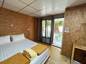 Koh Ngai Sea Open Resort