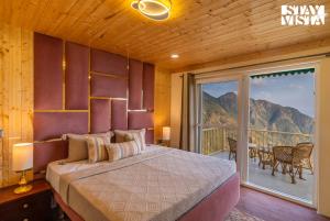 StayVista at Cloudview Villa with Valley view, WiFi & BBQ