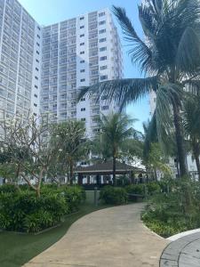 Wind and Sea at Shore 1 Residences