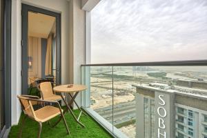 STAY BY LATINEM Luxury 2BR Holiday Home CVG 4005 Near Burj Khalifa