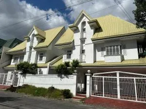 6-Bedroom Duplex with pool near NAIA - Bacoor