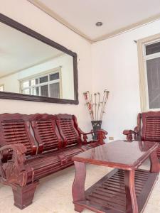 6-Bedroom Duplex with pool near NAIA