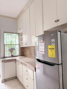 6-Bedroom Duplex with pool near NAIA