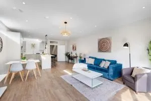 Luxury 5 Bedroom, 4 Bathroom Home in Purley - Banstead