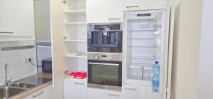 CASTLE view SKY, 3 rooms, PANORAMA loggia, FREE parking, wifi, old town