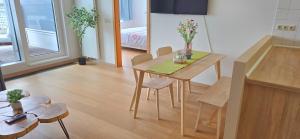 CASTLE view SKY, 3 rooms, PANORAMA loggia, FREE parking, wifi, old town