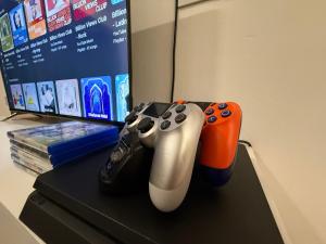 DeMUJI4 10Pax 3BR PS4, 1Min to ECM KCM, Netflix