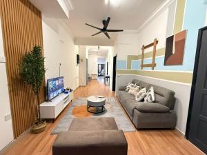 DeMUJI4 10Pax 3BR PS4, 1Min to ECM KCM, Netflix