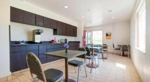 Hotel Markle IN I-69