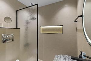 Modern 1BR at Knightsbridge Court, Near Halfa Park