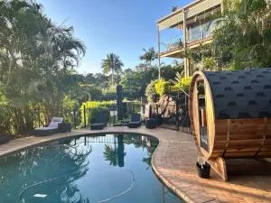 King bed studio seperate entry sauna pool garden view - Carool