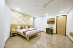 FabHotel Luxe 8 Stayz - Phase 1 Metro, Golf Course Road & Arjun Marg