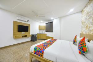 FabHotel Luxe 8 Stayz - Phase 1 Metro, Golf Course Road & Arjun Marg