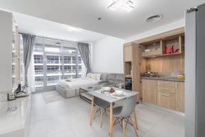 Free housekeeping visits during your stay - StayShort - Heart-Captivating Studio in Shamal Waves 2