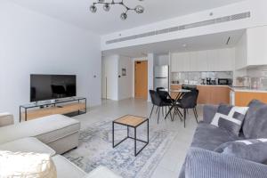 La Vie, JBR private beach, private parking and pool