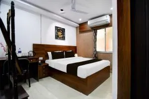 Super Collection O Chinar Park Near Airport - Dam Dam