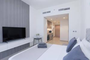 Azizi Riviera 42 by Golden Casa