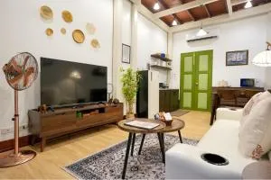 Nivas Wanit 2BR 1SFB Yaowarat MRT EntireHome 80SQM - Khlong San