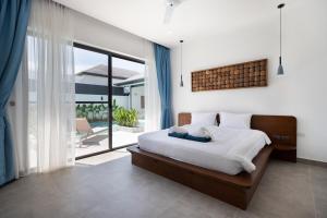 Superb 3-bedrooms pool villa in Rawai, Naiharn villa Moana