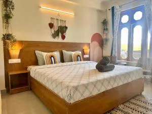 Getaway Stays-Rooms with private kitchen-Dharamkot - Banikhet