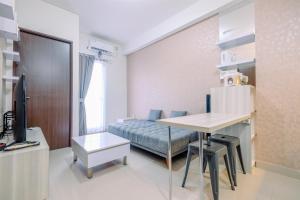Comfy and Modern 2BR at Transpark Cibubur Apartment By Travelio
