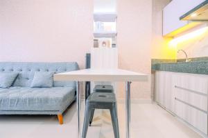 Comfy and Modern 2BR at Transpark Cibubur Apartment By Travelio