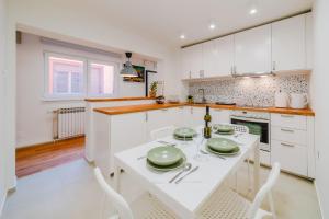Peaceful Nest In City Center - Happy Rentals