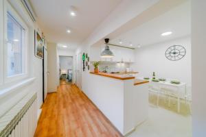 Peaceful Nest In City Center - Happy Rentals