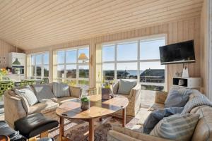 Lovely Holiday Home With Sea View