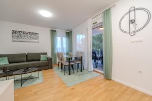 Villa Anita apartments with a pool