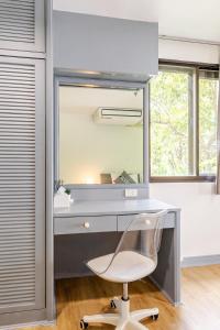 Cozy 2BR Apt in Central Bangkok 5 mins BTS 110 SQM by MattCo