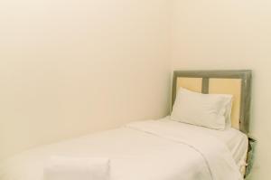 Modern Look 2BR Green Pramuka City Apartment near Mall By Travelio