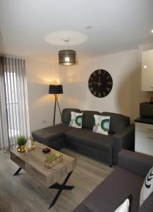 2 Bed 2 Bath Apartment Close to City Ctre Sleeps 5 -Free Parking