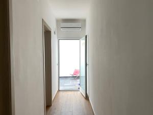 Appartamento con 2 Camere da Letto, Balcone e Terrazza