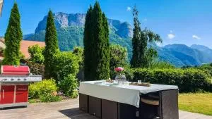 Maison bord du lac d'Annecy & pieds des montagnes - La Blonnière
