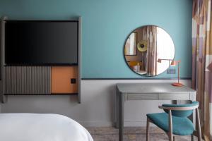 Standard Room with Two Single Beds room in Holiday Inn Fareham Solent an IHG Hotel