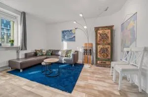 8 min per U-Bahn zum Marienplatz - 120 qm Schwabing - 3 SZ - 2 Bäder - 9 Personen - Munich