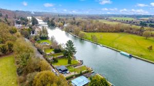 River cabin & Mills Cottage