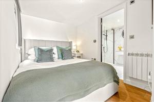 River cabin & Mills Cottage